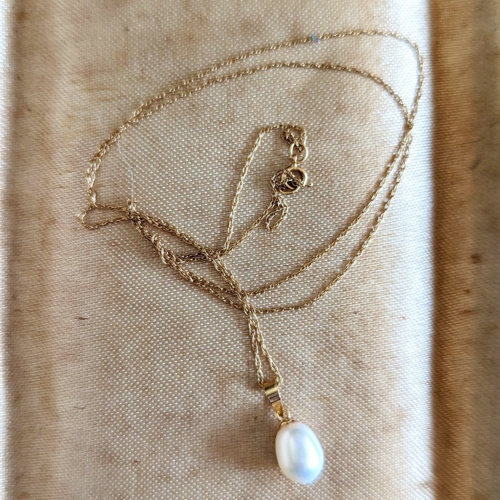 14k Gold Pearl Pendant and Chain Necklace